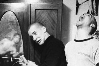 Ian MacKaye e Henry Rollins em Londres, 1981. Foto: Reprodução.