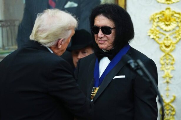 Donald Trump / Gene Simmons. Foto: Aaron Schwartz/Getty Images.