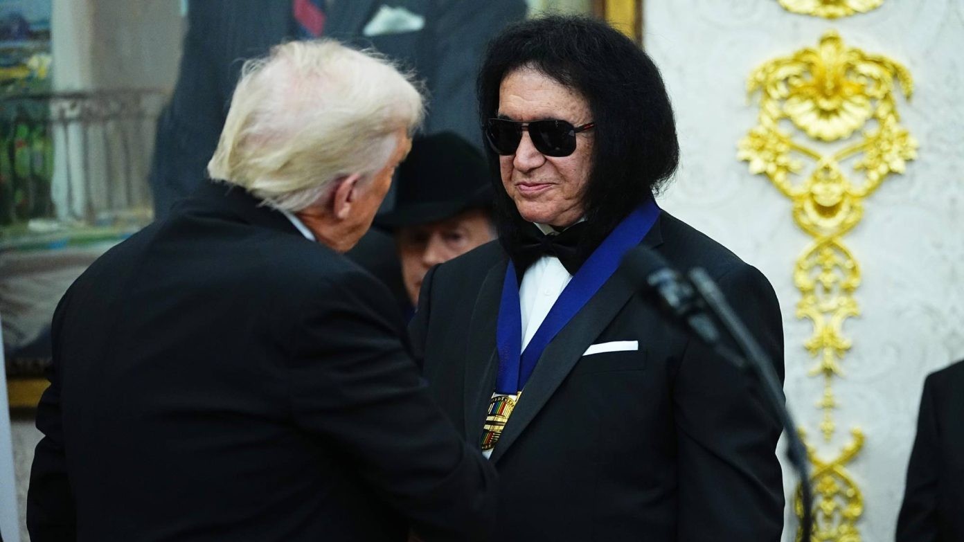 Trump entrega medalhas do Kennedy Center a KISS e estrelas