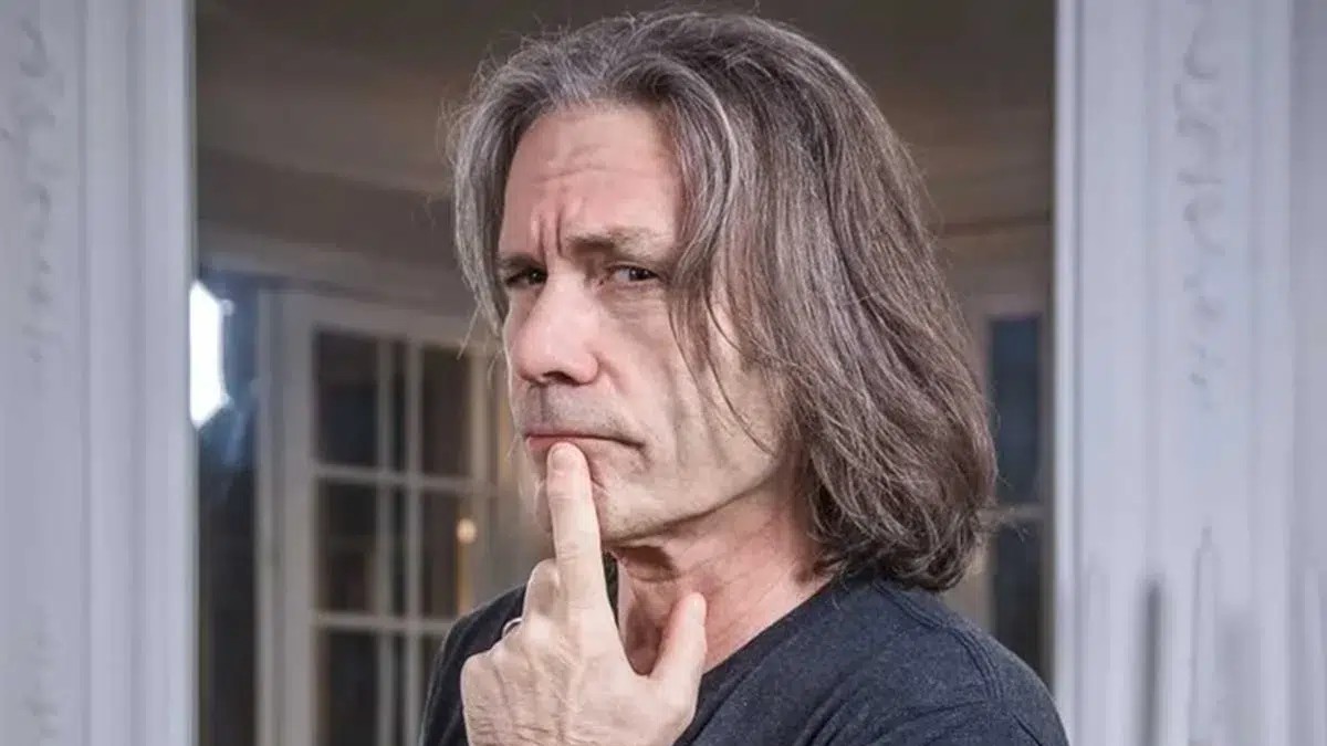 Bruce Dickinson revela as duas músicas que definem o rock and roll