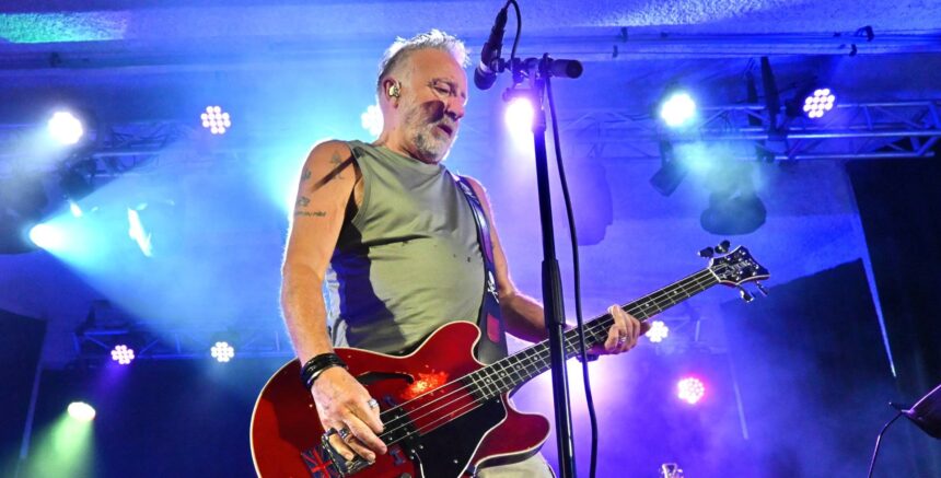 Peter Hook. Crédito: Manny Hernandez/Getty Images.