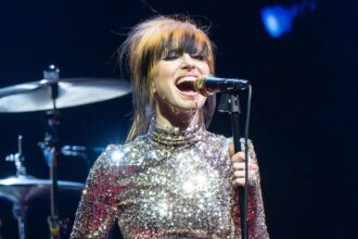 Hayley Williams. Crédito: Raph Pour-Hashemi.