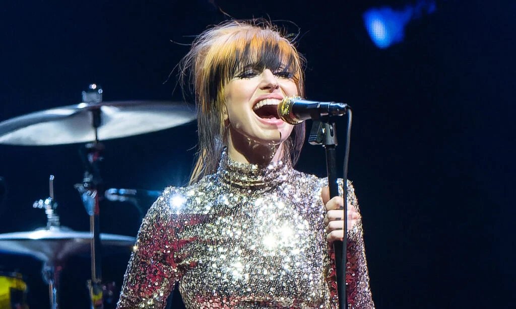 Hayley Williams. Crédito: Raph Pour-Hashemi.