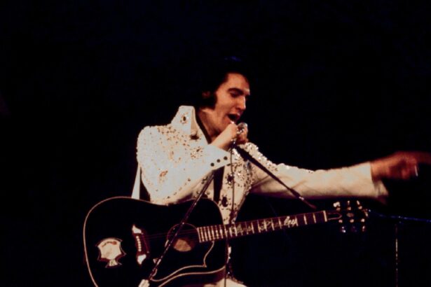 Elvis Presley. Crédito: Oscar Abolafia/TPLP/Getty Images.