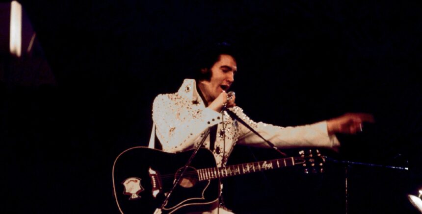 Elvis Presley. Crédito: Oscar Abolafia/TPLP/Getty Images.