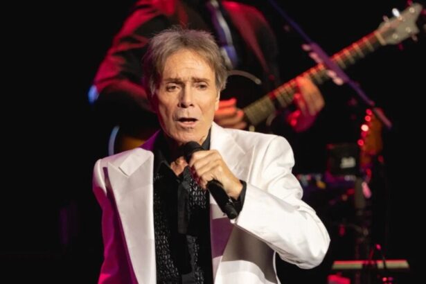 Cliff Richard. Crédito: Raph Pour-Hashemi.