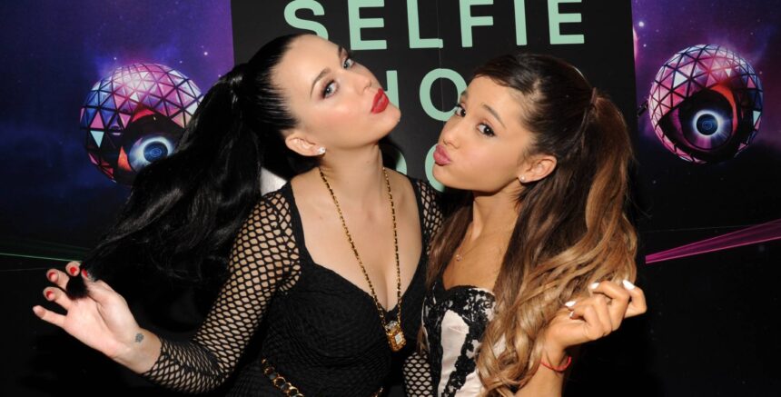 Katy Perry e Ariana Grande. Crédito: Kevin Mazur/WireImage.