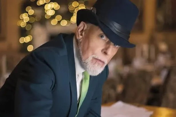 Antony Price. Crédito: Reprodução.