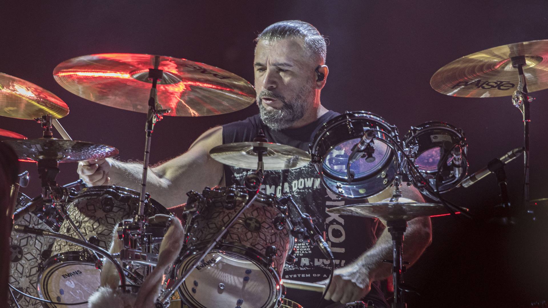 John Dolmayan. Crédito: Daniel Knighton.