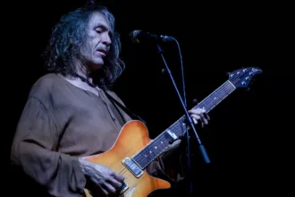 Robe Iniesta. Crédito: Reprodução/Getty Images.