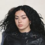 Charli XCX. Crédito: Neil Mockford/GC Images.