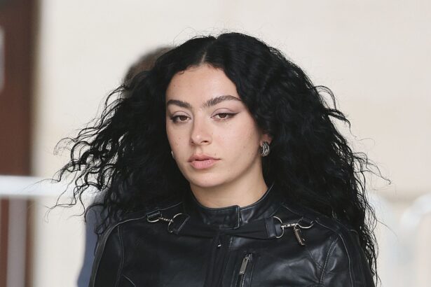 Charli XCX. Crédito: Neil Mockford/GC Images.