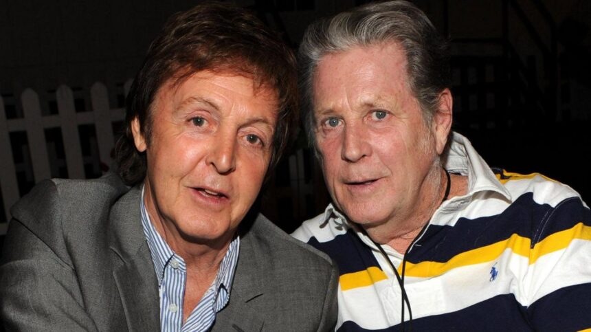 Paul McCartney / Brian Wilson. Crédito: Reprodução/Getty Images.