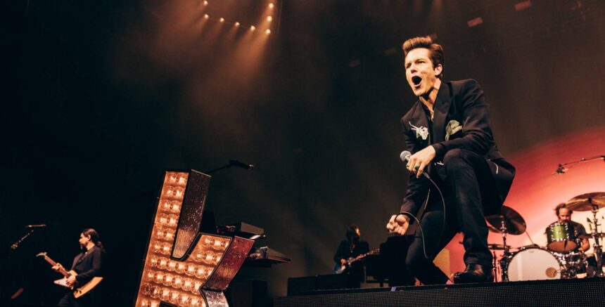 Brandon Flowers of The Killers. Crédito: Chris Phelps.