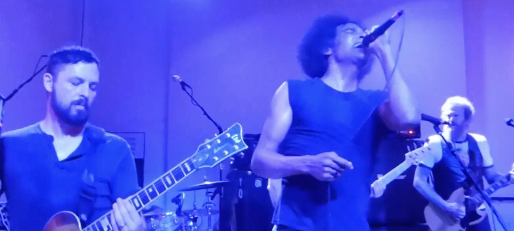 Giraffe Tongue Orchestra. Crédito: Youtube.