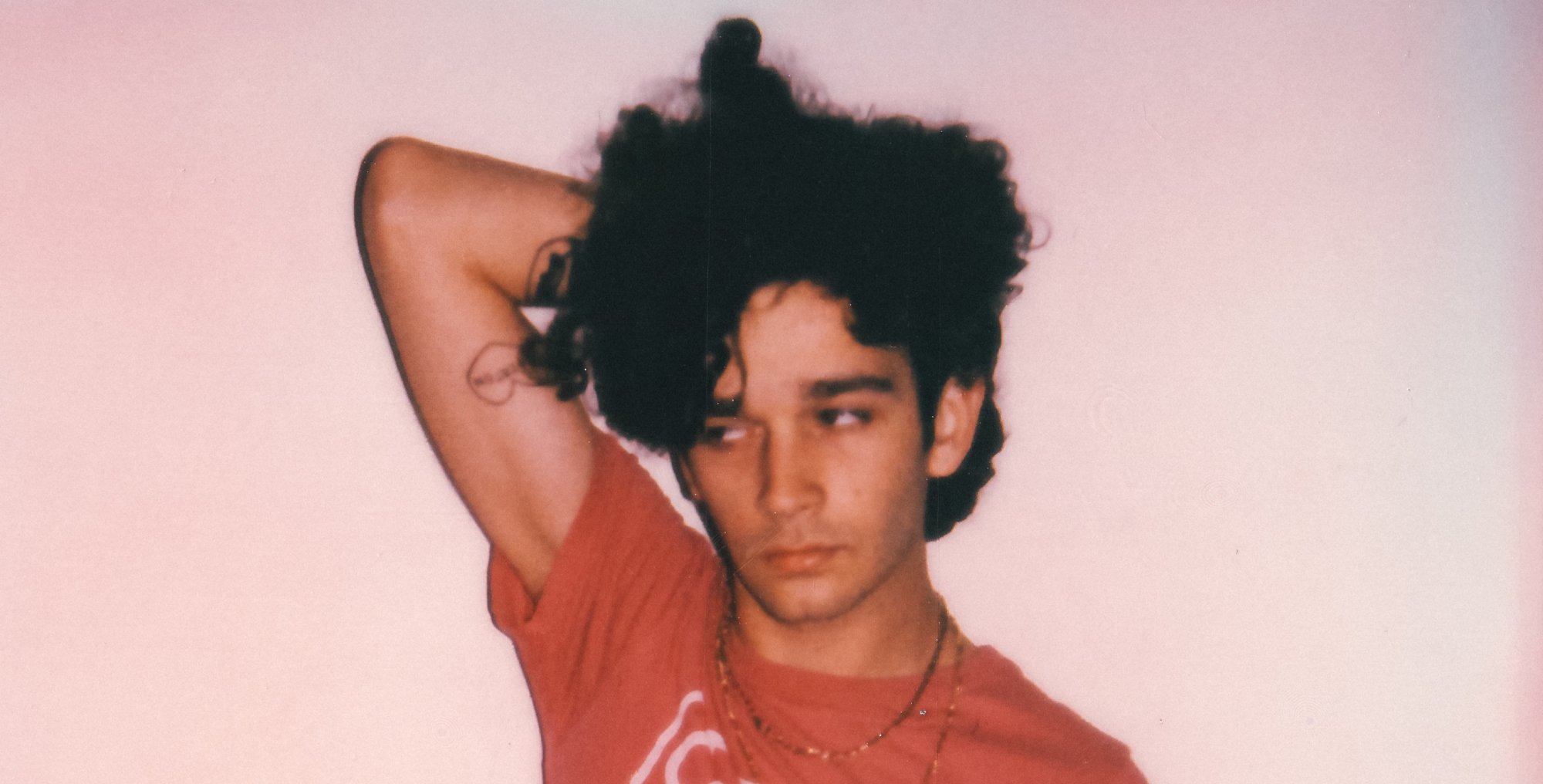 The 1975 celebra 10 anos de “I Like It When You Sleep…” com relançamento em vinil