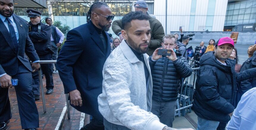 Chris Brown. Crédito: Ilyas Tayfun Salci/Anadolu via Getty Images.