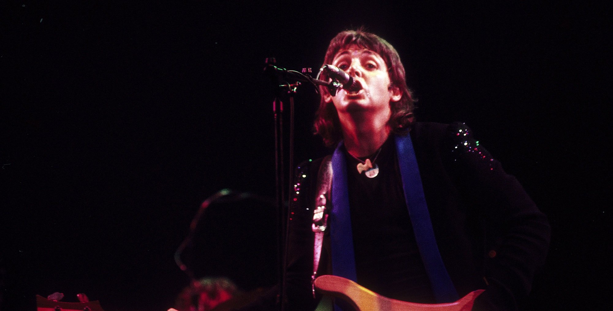 Paul McCartney lança documentário “Man On The Run” no cinema