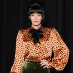 Lily Allen. Crédito: Reprodução/Instagram (@harpersbazaarus).