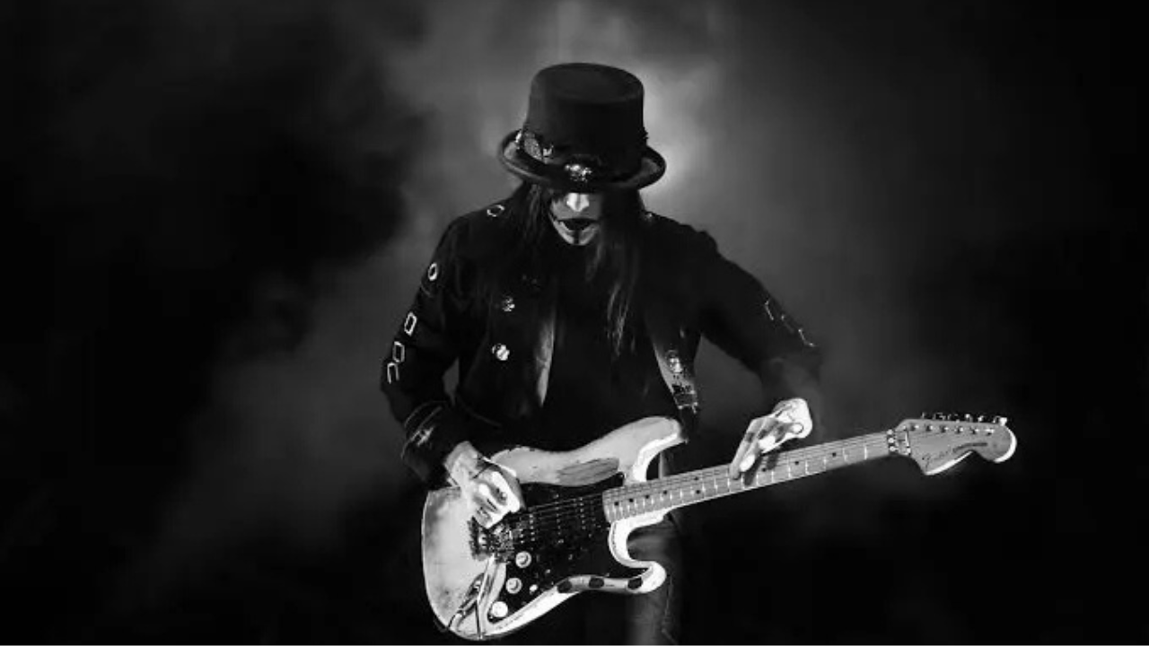 Mick Mars / Mötley Crüe. Crédito: Reprodução/Facebook.