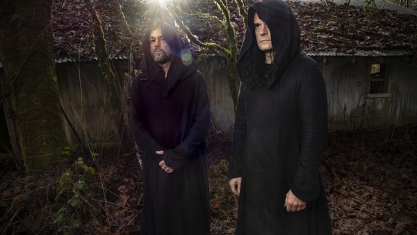 Sunn O))). Crédito: Divulgação/Charles Peterson.