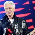 Adam Clayton. Crédito: John Shearer/Getty Images.