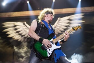 Adrian Smith. Crédito: John McMurtrie.