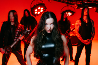 Arch Enemy. Crédito: Patric Ullaeus.