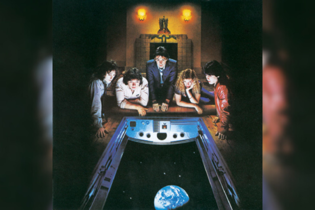 Paul McCartney & Wings - Capa de Back to the Egg.