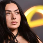 Charli XCX. Crédito: Chris Delmas/AFP/Getty Images.