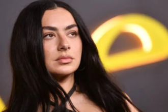 Charli XCX. Crédito: Chris Delmas/AFP/Getty Images.