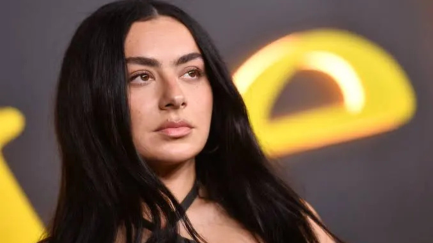 Charli XCX. Crédito: Chris Delmas/AFP/Getty Images.