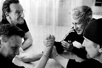 U2. Crédito: Credit: Anton Corbjin.