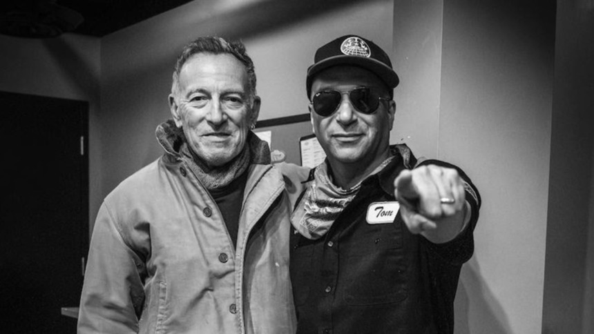 Tom Morello / Bruce Springsteen. Crédito: Reprodução.