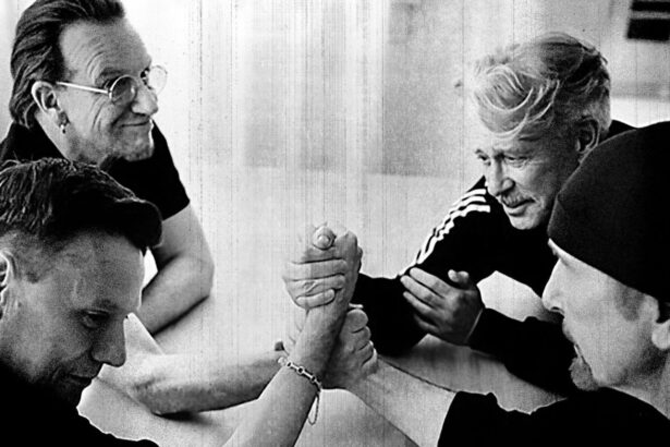 U2. Crédito: Anton Corbjin.