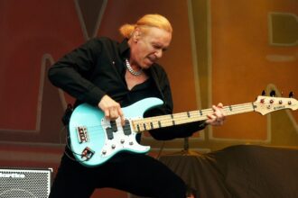 Billy Sheehan. Crédito: Tilly Antoine/Wikimedia Commons