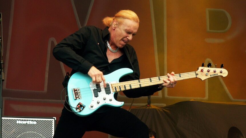 Billy Sheehan. Crédito: Tilly Antoine/Wikimedia Commons