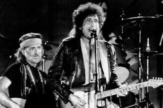 Willie Nelson e Bob Dylan em 1985. Crédito: AP Photo