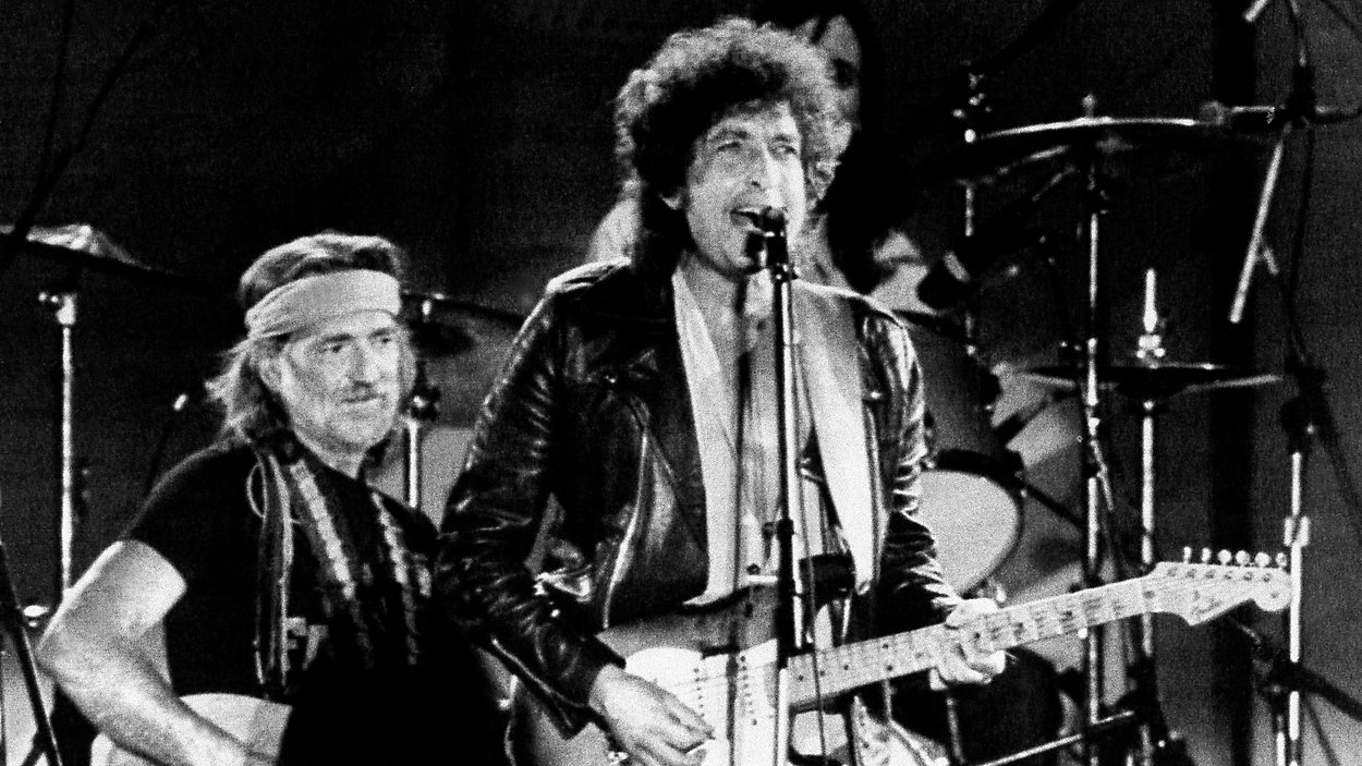 Willie Nelson e Bob Dylan em 1985. Crédito: AP Photo