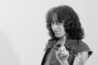 Bon Scott. Crédito: Fin Costello/Getty Images