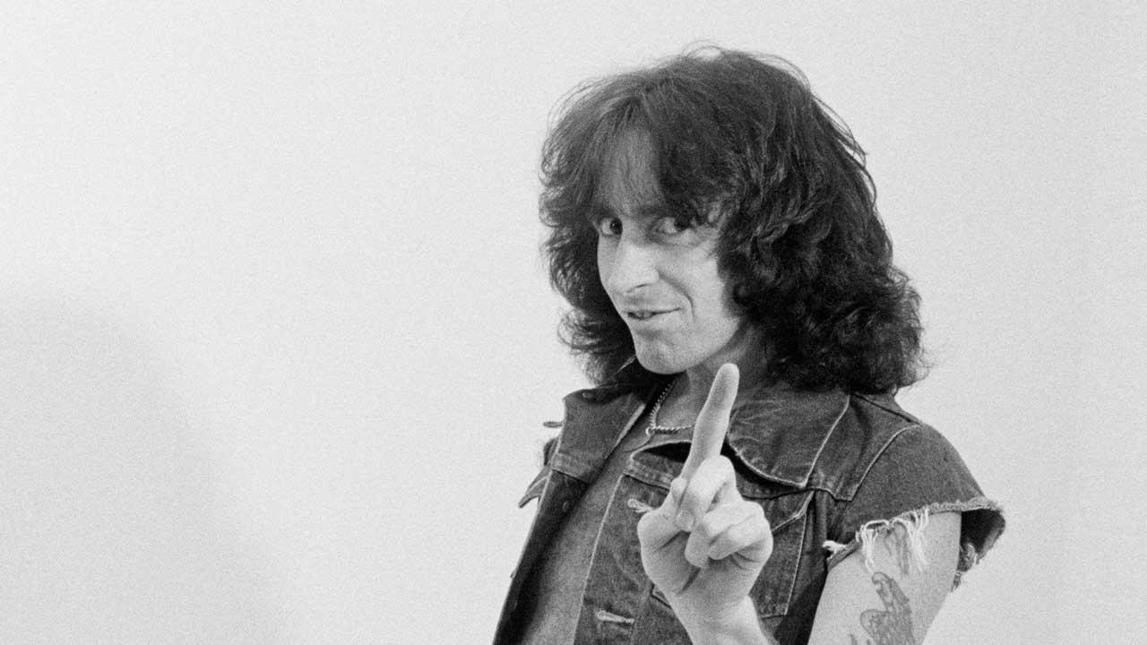 Bon Scott. Crédito: Fin Costello/Getty Images