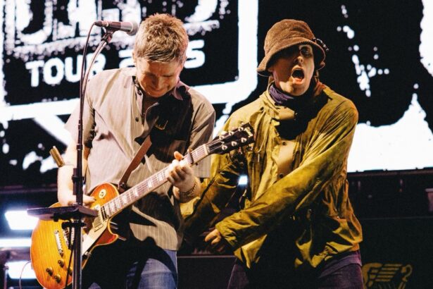 Oasis Foto; Reprodução/Facebook