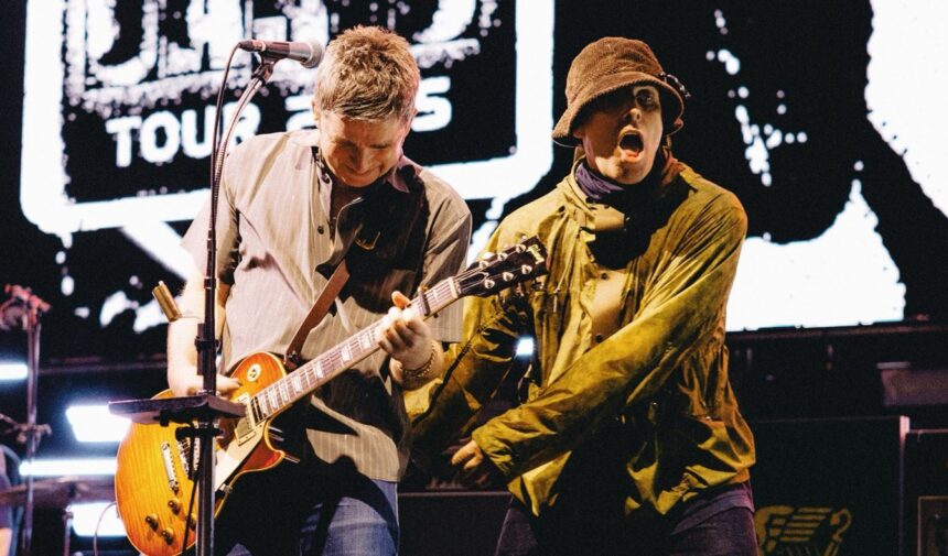 Oasis Foto; Reprodução/Facebook