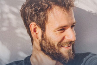 Banner Roo Panes no Brasil.