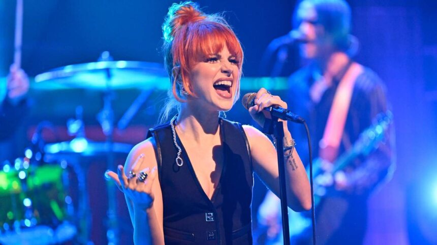 Hayley Williams. Crédito: Todd Owyoung/NBC/Getty Images.