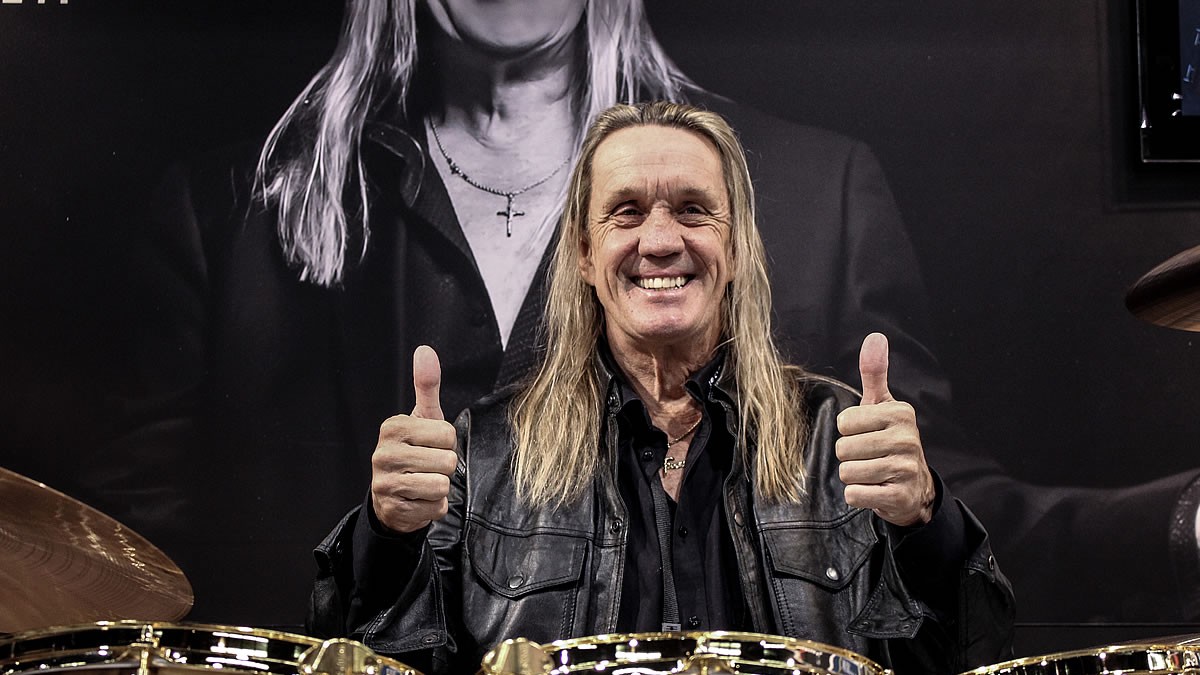 Nicko McBrain. Crédito: Reprodução.