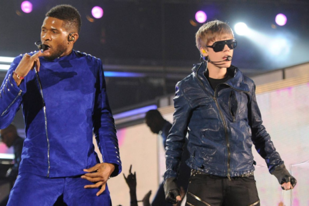 Usher e Justin Bieber. Crédito: Kevin Mazur/Getty