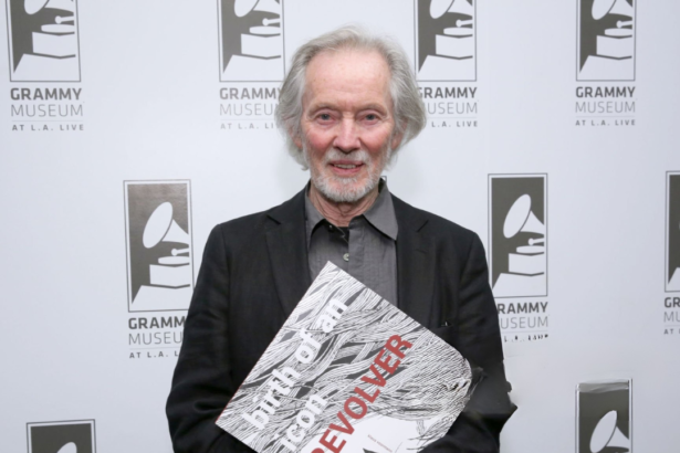Klaus Voormann. Crédito: Rebecca Sapp/WireImage/The Recording Academy/Getty Images