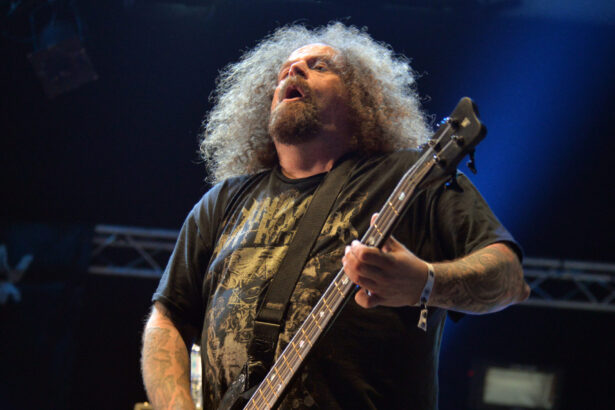 Shane Embury. Crédito: Stéphane Mahot.