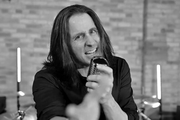 Todd Michael Hall. Crédito: Reprodução Youtube